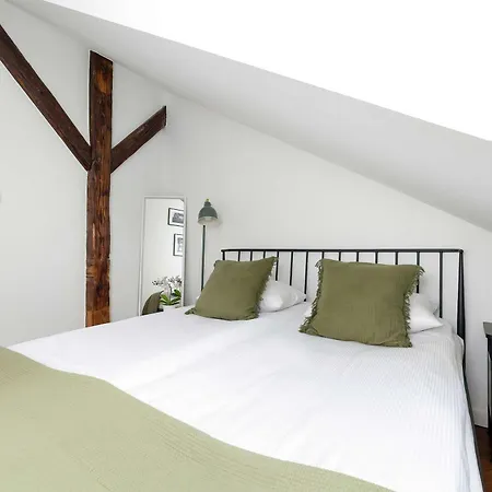 Family Two-level With Air Conditioning By Renters Apartmán