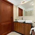 Family Two-level With Air Conditioning By Renters *